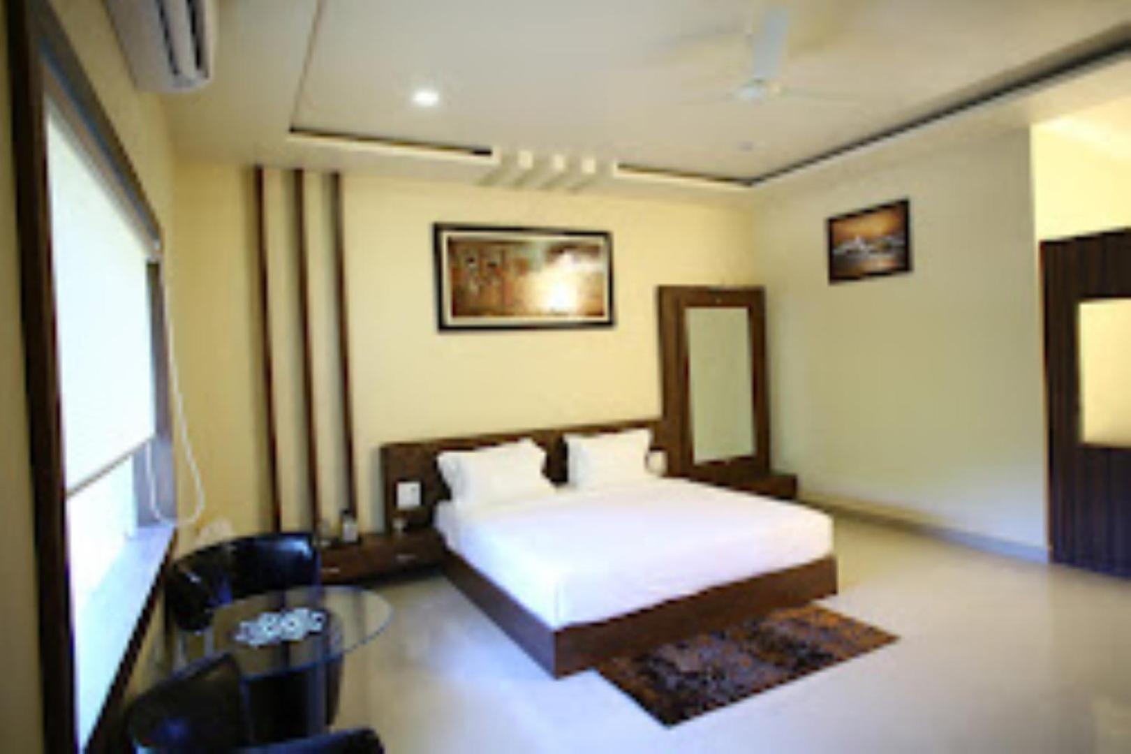 Hotel Saroj Sāgar Exterior foto
