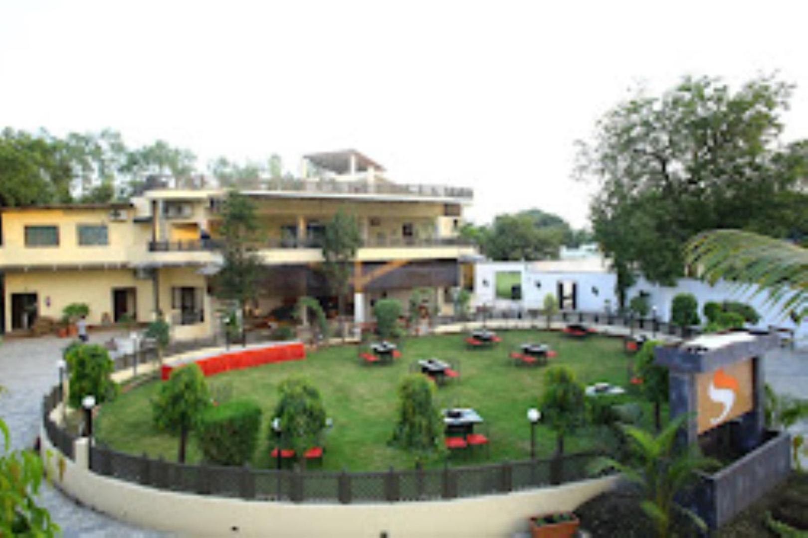 Hotel Saroj Sāgar Exterior foto