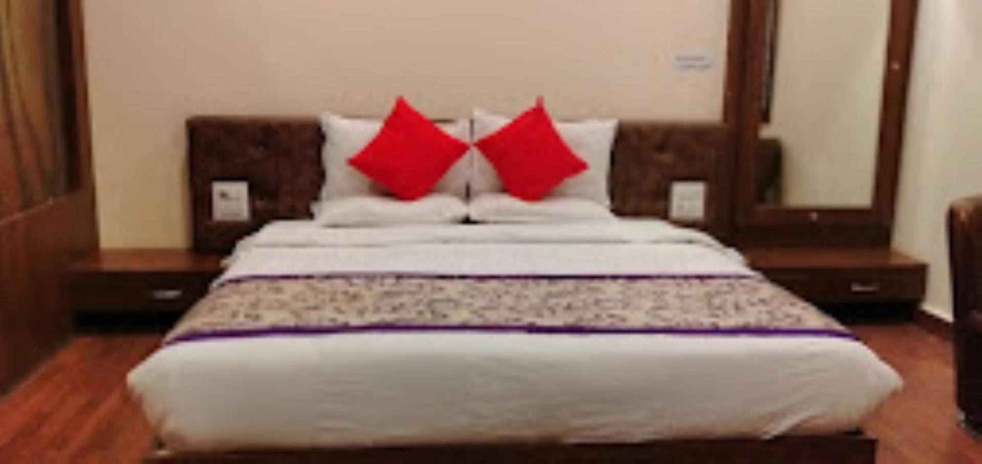 Hotel Saroj Sāgar Exterior foto